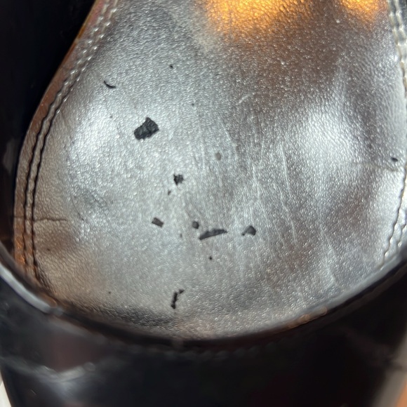 🖤WHITE HOUSE BLACK MARKET SHINY BLACK LEATHER 4’ HEELS SIZE 7 MEDIUM 🖤 - Picture 6 of 16